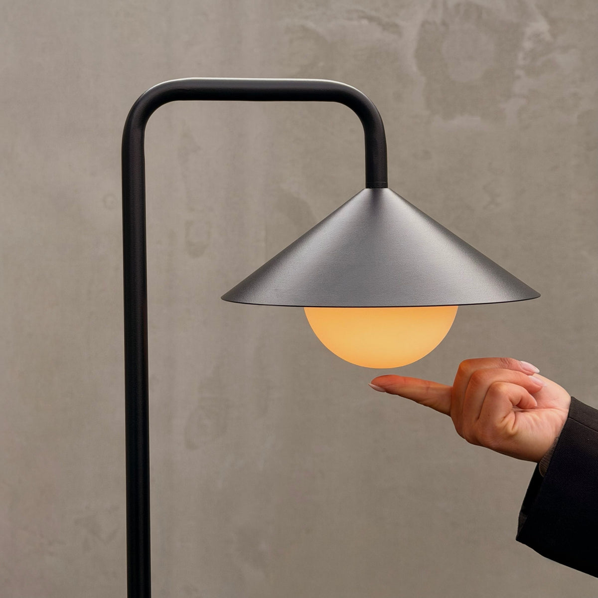 Nova Outdoor Tischlampe mit Lichtkugel und Fernbedienung