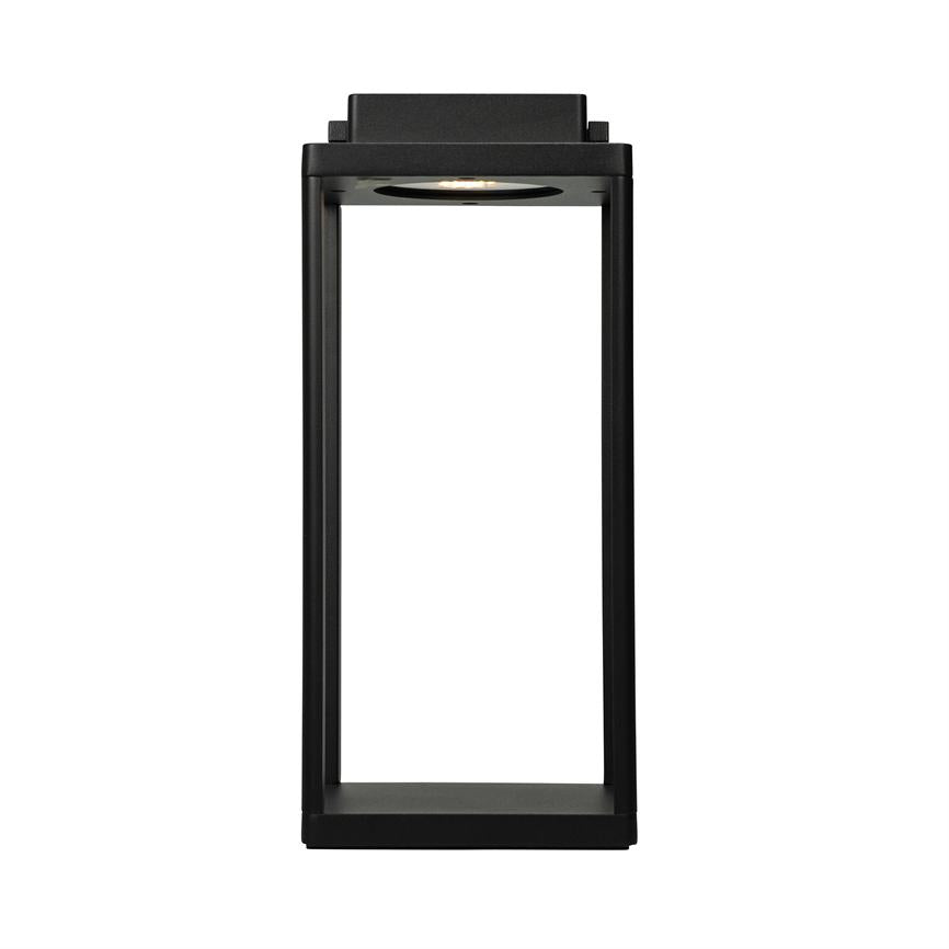 Mat sort, åben rektangulær lampe i metal lyser nedad fra et indbygget rundt LED, vist mod en ensartet hvid baggrund.