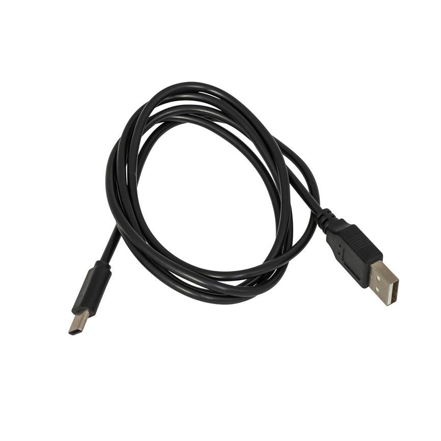 Schwarzes USB-Kabel mit USB-A an einem Ende und Micro-USB am anderen, aufgerollt mit ausgestreckten Enden auf einem neutralen, weißen Hintergrund liegend.