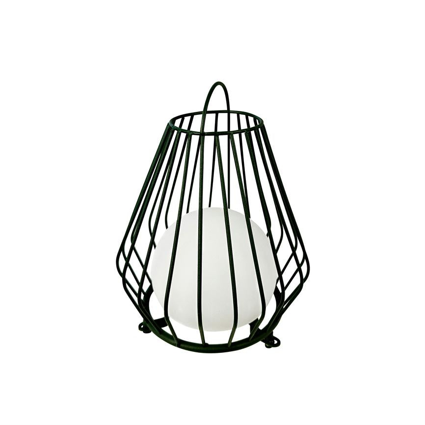 Sort metalbur omslutter en hvid glaskugle (lampe); buren står på ringfod med bøjle og er isoleret mod en ensartet hvid baggrund.