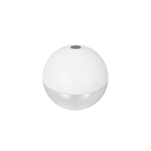 Sfærisk hvid enhed med mat øvre halvdel og gennemsigtig nedre halvdel, lille mørk åbning øverst; hviler centralt på en ensartet hvid baggrund.