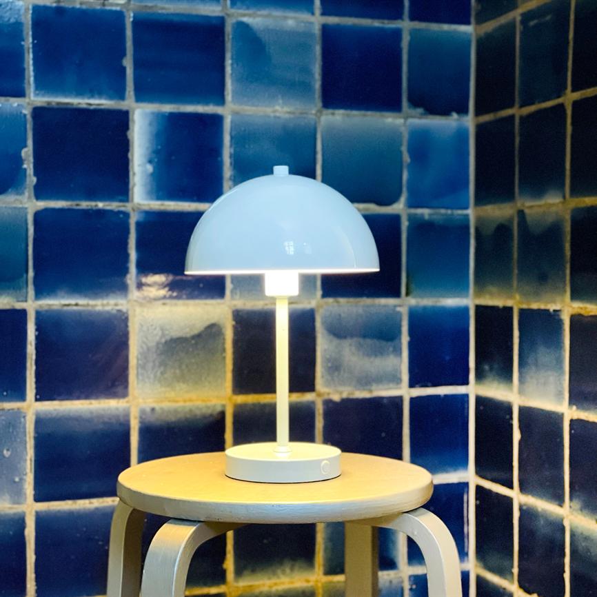 Stockholm LED Wiederaufladbare Tischlampe V. 2.0 - Eisblau