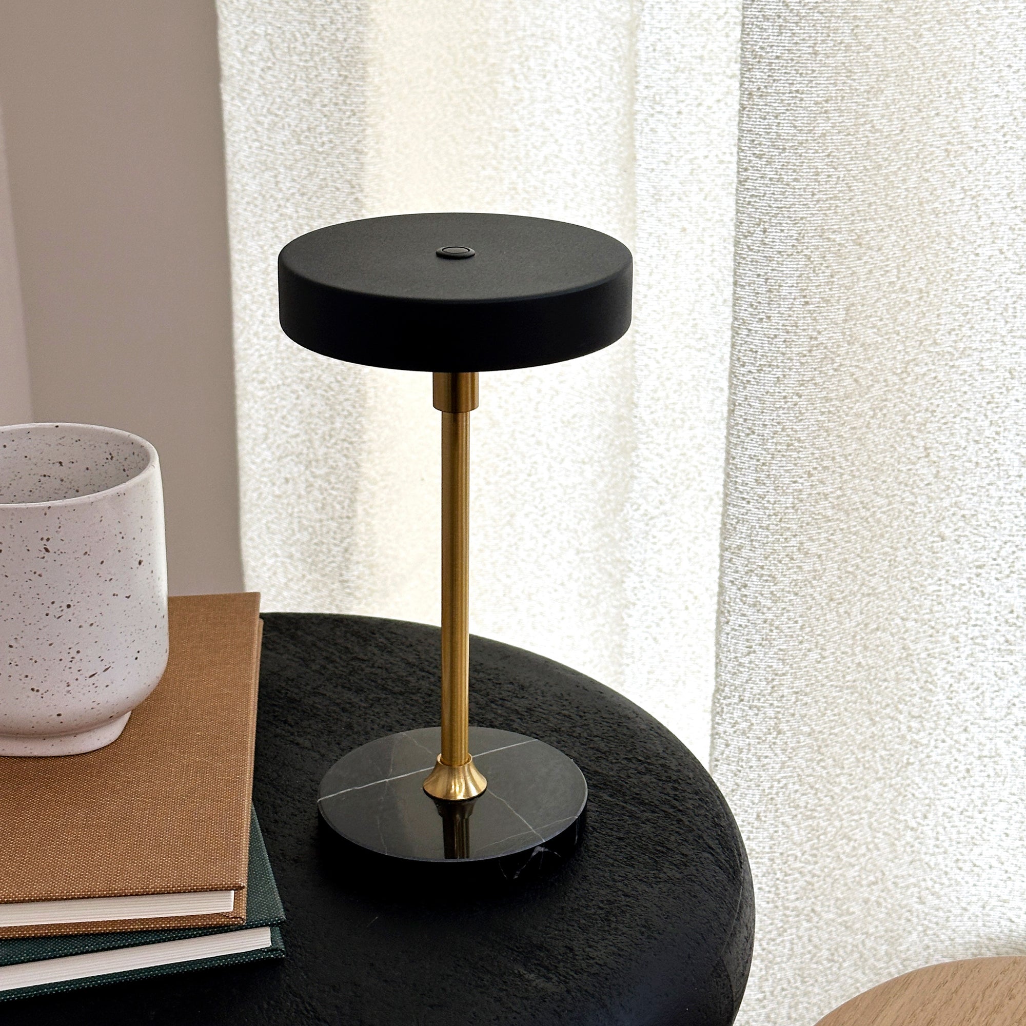 Moonlight LED Mini Wiederaufladbare Tischlampe - Schwarz/Marmor