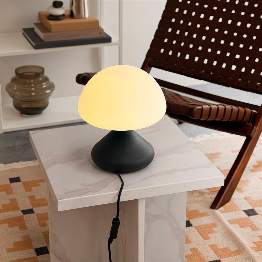 Trophy Tischlampe – Schwarz