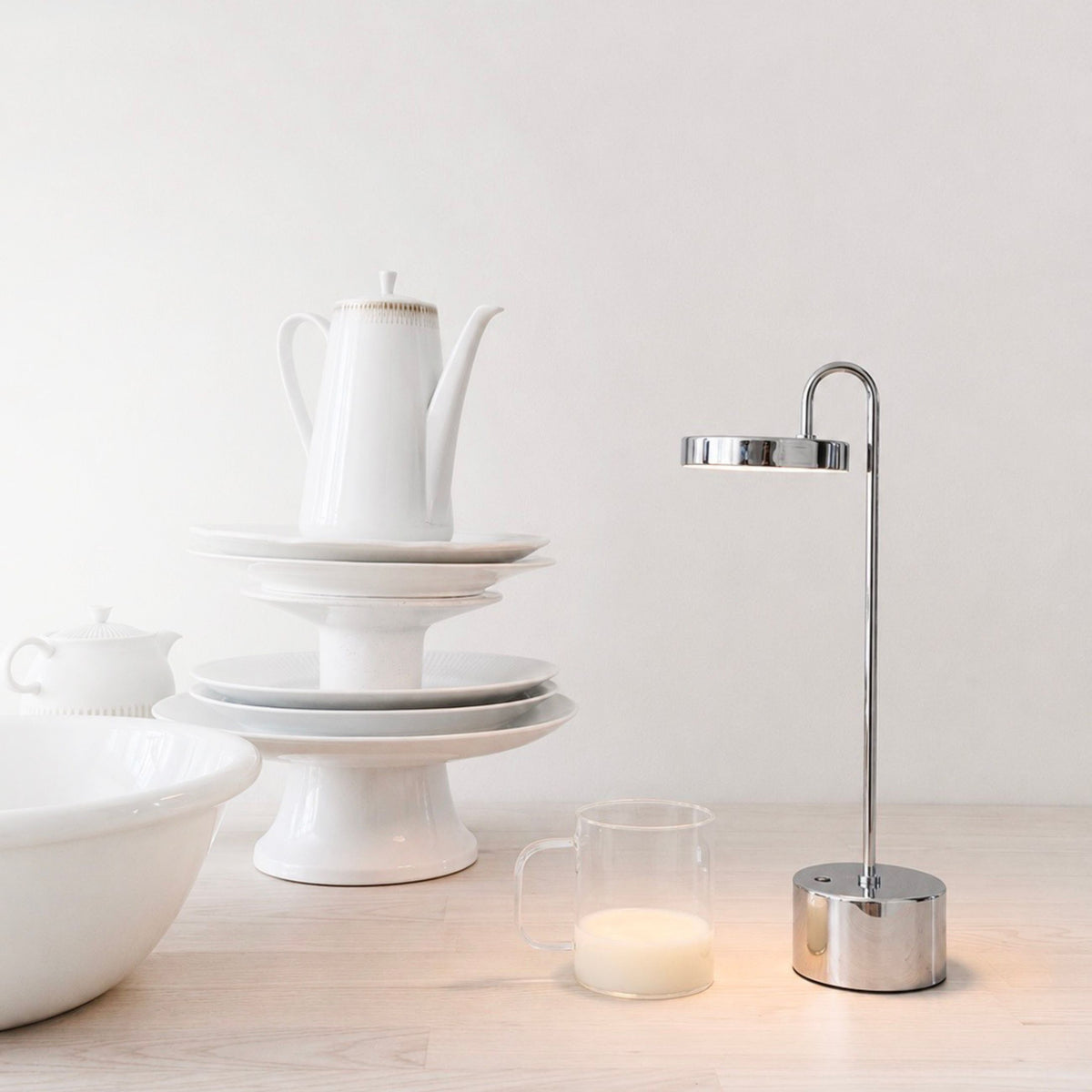 MooveLIGHT Bordlampe Inkl. Trådløs Oplader - Krom